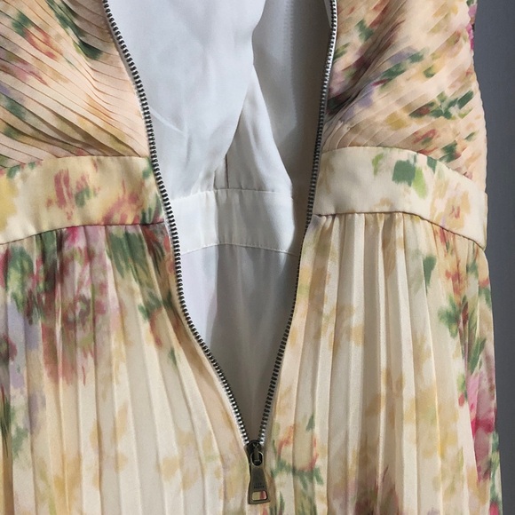 Ted Baker London Amerah Cross Front Pleated Midi Dress in Yellow Floral Size 2-4 - Picture 11 of 12